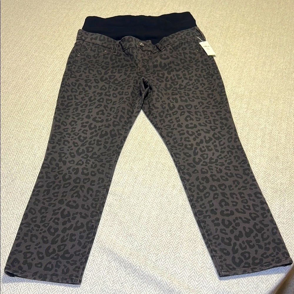 GAP Maternity Vintage Slim Jeans. Leopard Print - Black and Gray. Size 27